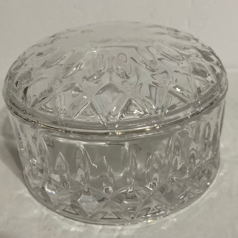 Studio Crystal Round Jewel Box with Cover